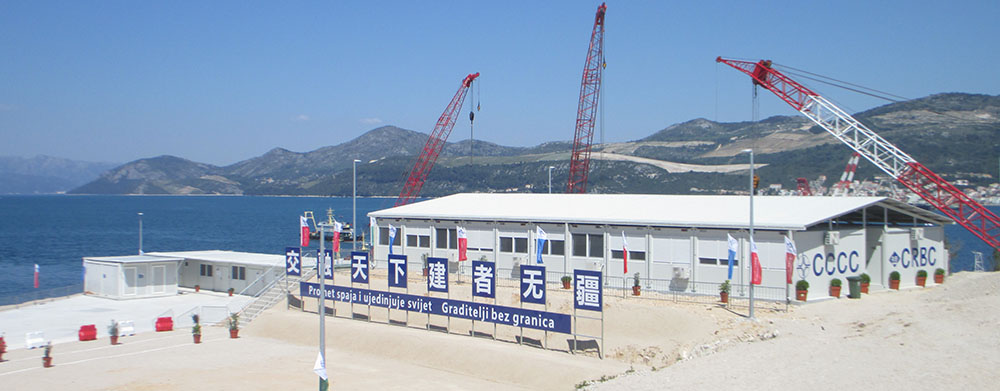 Camp de construction du projet du pont de Pelješac de China Road and Bridge en Croatie